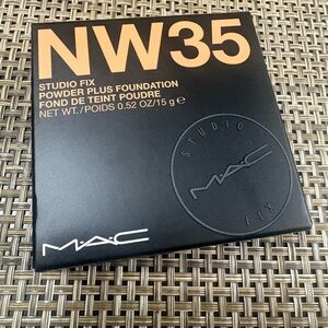 MAC Studio Fix Powder Plus Foundation